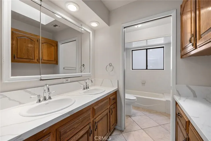 6816 Coffee Road, Bakersfield, California 93308