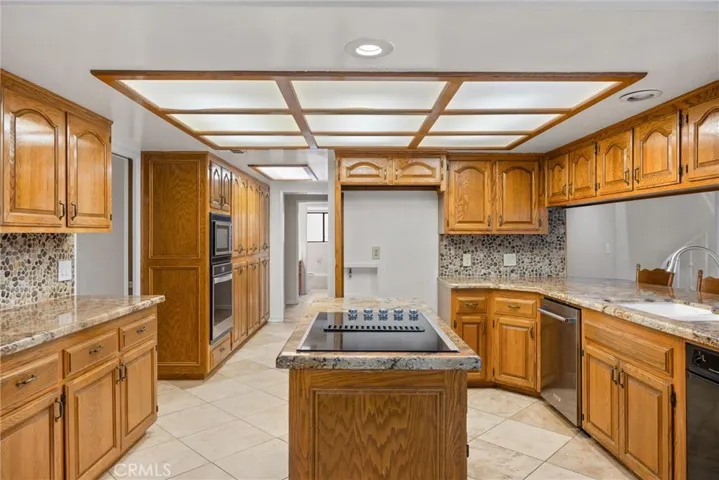 6816 Coffee Road, Bakersfield, California 93308