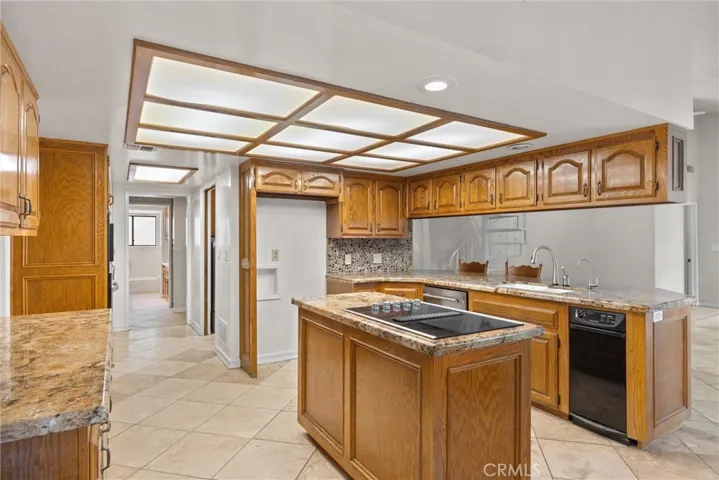6816 Coffee Road, Bakersfield, California 93308