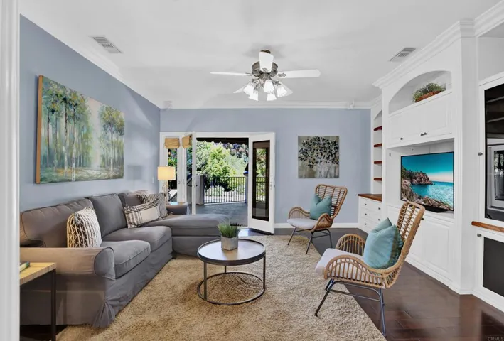 Upstairs Loft w/access to the balcony