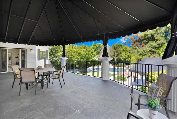 Upstairs Balcony w/awning