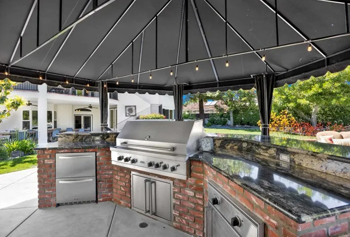 Outdoor Kitchen
