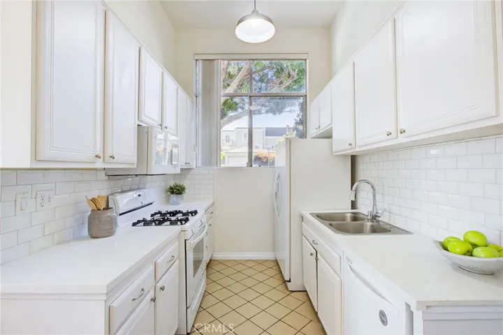 1304 Berkeley Street 3, Santa Monica, California 90404