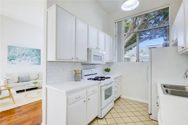 1304 Berkeley Street 3, Santa Monica, California 90404
