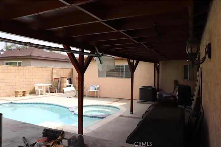 674 S Idyllwild Avenue, Rialto, California 92376