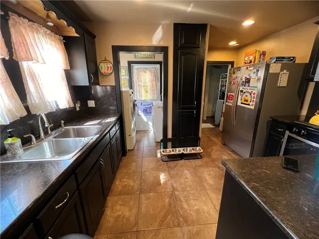 553 W 110th Street, Los Angeles, California 90044