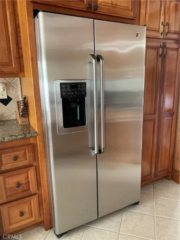 refrigerator All appliances stay