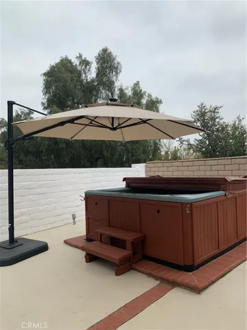 outdoor jacuzzi