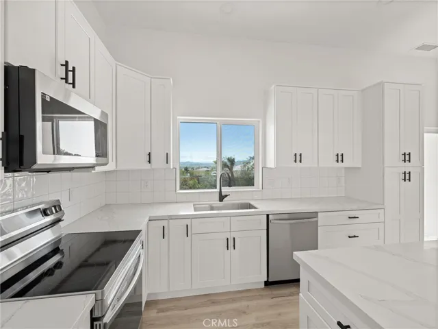 16970 Tokata Road, Apple Valley, California 92307
