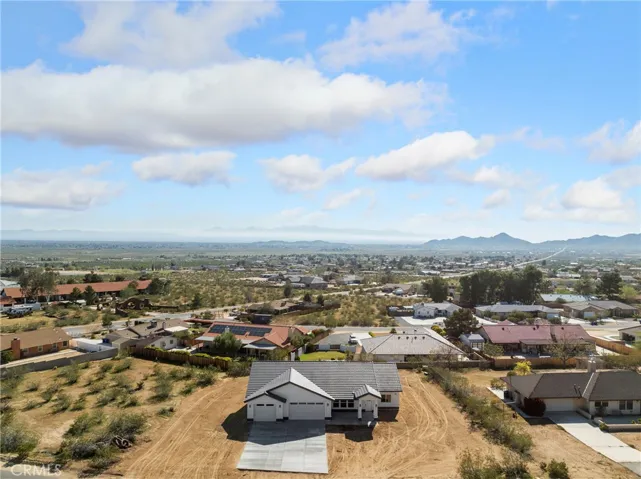 16970 Tokata Road, Apple Valley, California 92307