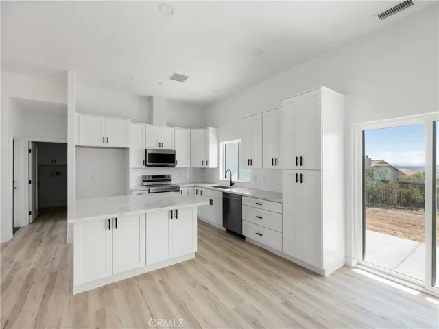 16970 Tokata Road, Apple Valley, California 92307