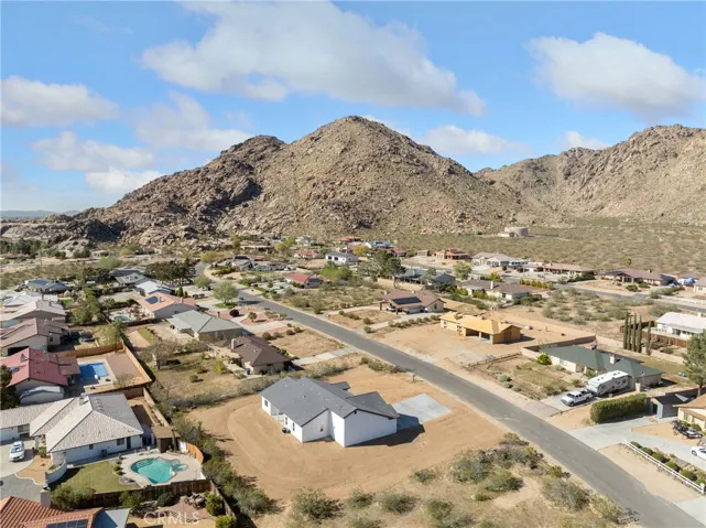 16970 Tokata Road, Apple Valley, California 92307