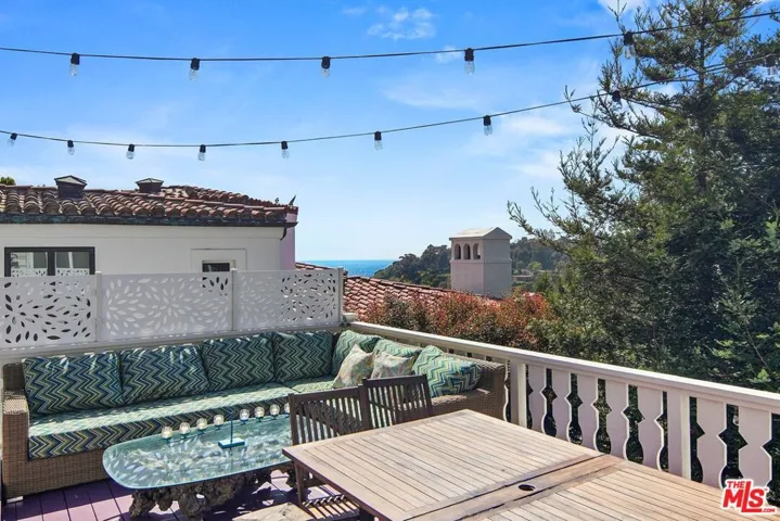 339 Adelaide Drive, Santa Monica, California 90402