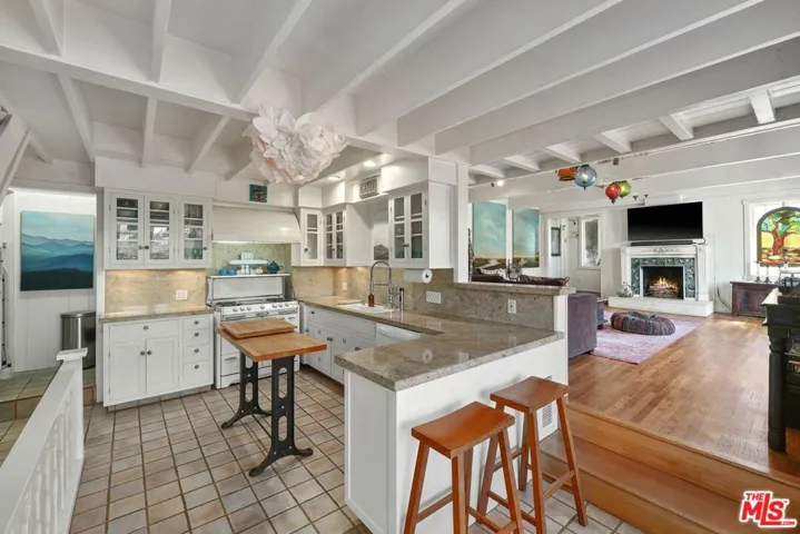 339 Adelaide Drive, Santa Monica, California 90402