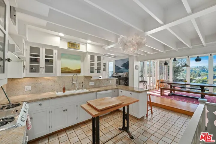 339 Adelaide Drive, Santa Monica, California 90402