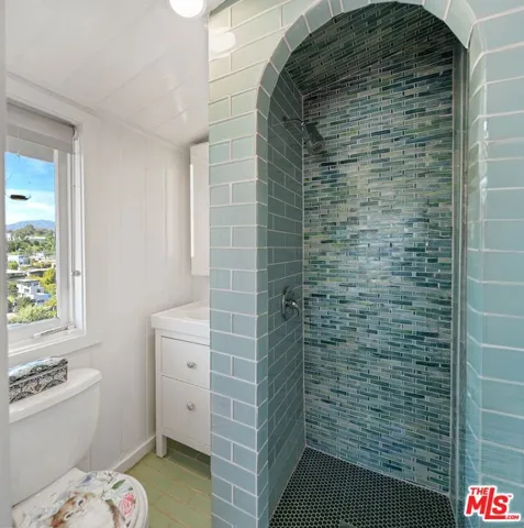 339 Adelaide Drive, Santa Monica, California 90402