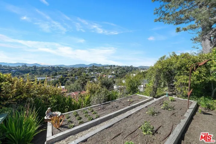 339 Adelaide Drive, Santa Monica, California 90402