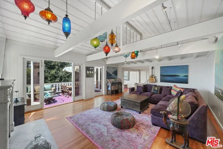 339 Adelaide Drive, Santa Monica, California 90402