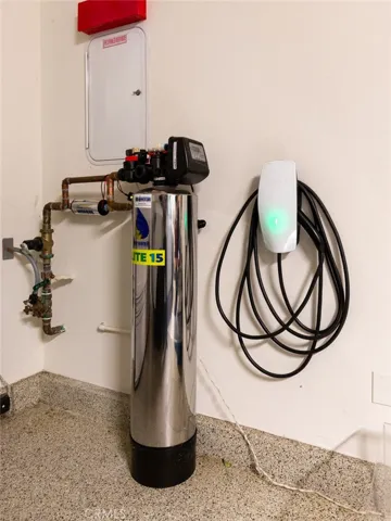 Water purifier included
