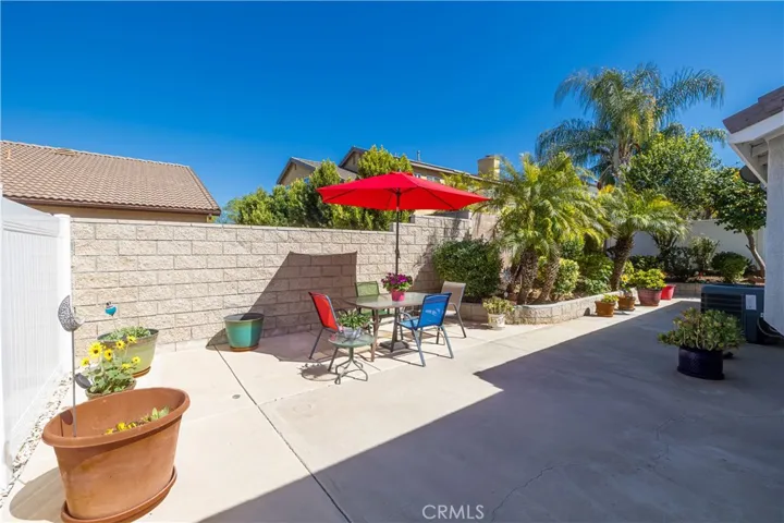 Private garden backyard, wonderful for relaxing, entertaining and cooking!
