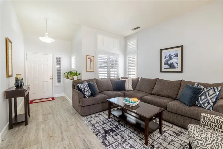 Cozy Living Room, Light and Spacious!