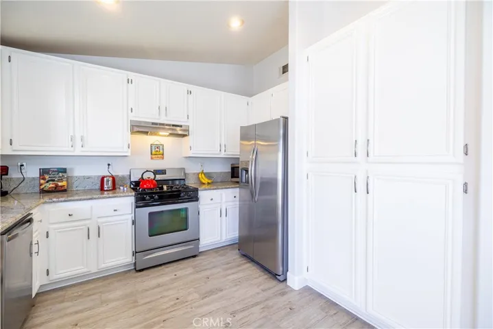 Plenty of Cabinets for storage and cooking!