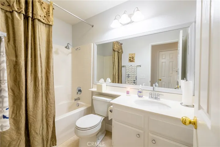 Hallway Full Bathroom