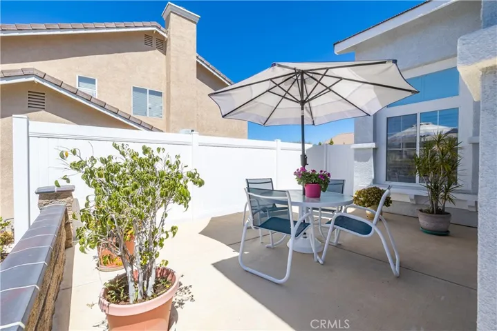 Lovely Front patio/porch for Relaxing!
