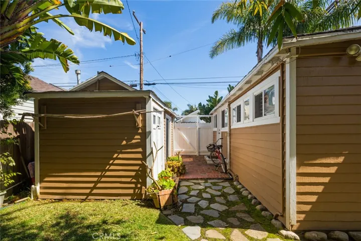 1112 Acacia Avenue, Huntington Beach, California 92648