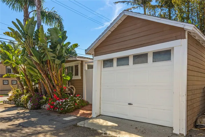 1112 Acacia Avenue, Huntington Beach, California 92648