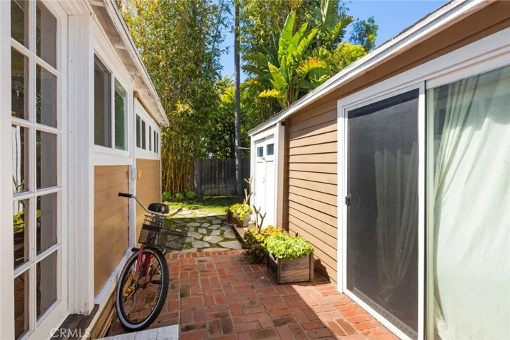 1112 Acacia Avenue, Huntington Beach, California 92648