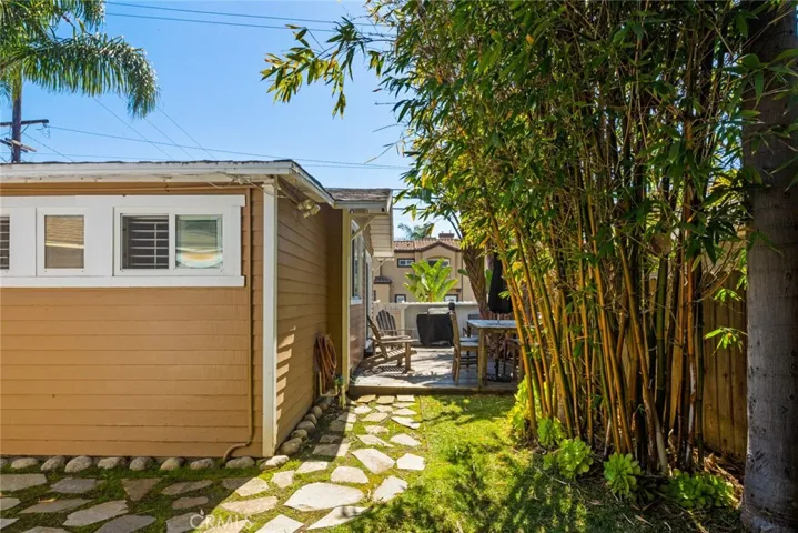 1112 Acacia Avenue, Huntington Beach, California 92648
