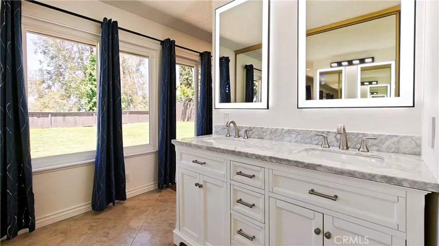 Master bedroom Bathroom