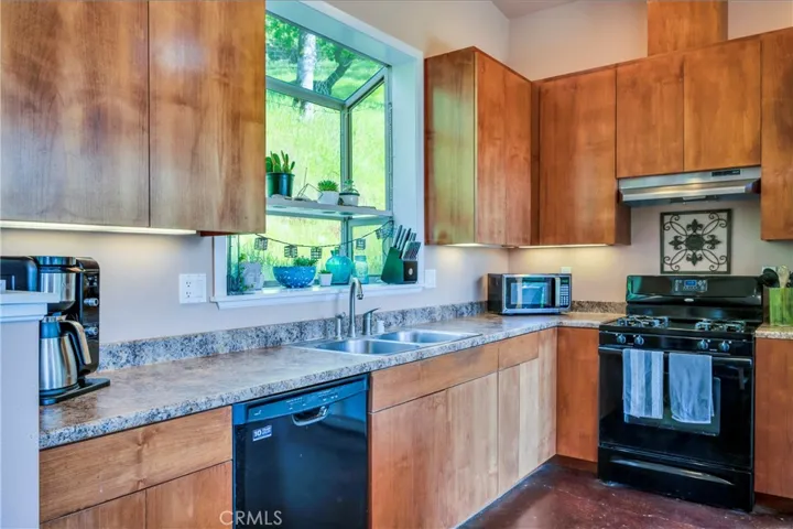 11007 Crestview Drive, Clearlake, California 95422