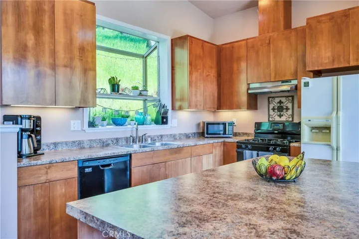 11007 Crestview Drive, Clearlake, California 95422