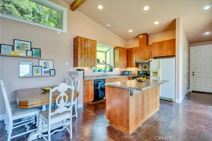 11007 Crestview Drive, Clearlake, California 95422