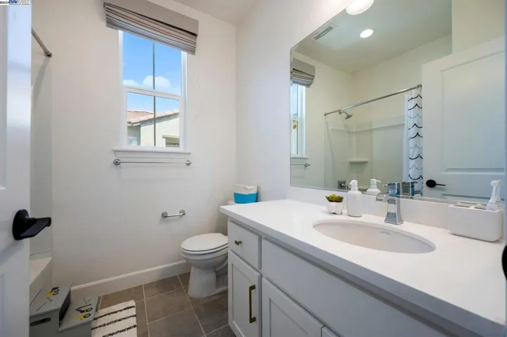 1614 Offshore Way, Lathrop, California 95330
