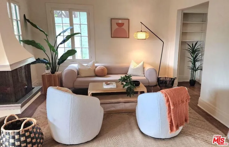 4872 La Roda Avenue, Los Angeles, California 90041
