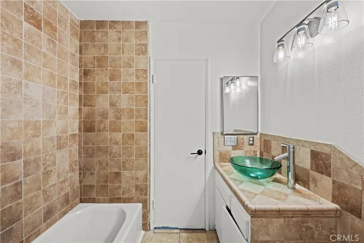 888 Victor Avenue 9, Inglewood, California 90302