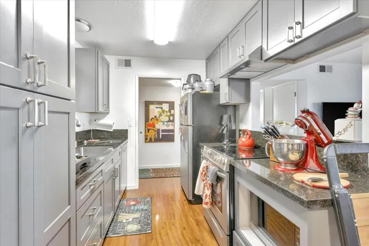 487 James Road, Palo Alto, California 94306