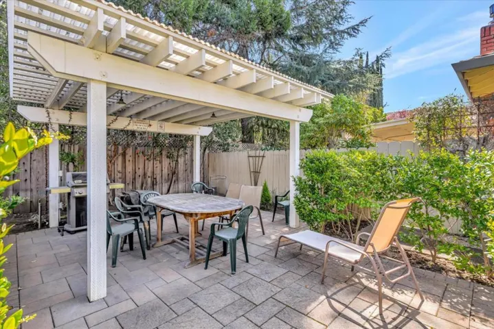 487 James Road, Palo Alto, California 94306
