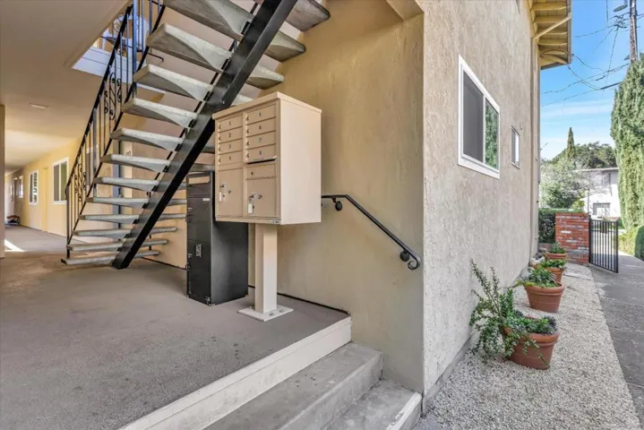 487 James Road, Palo Alto, California 94306