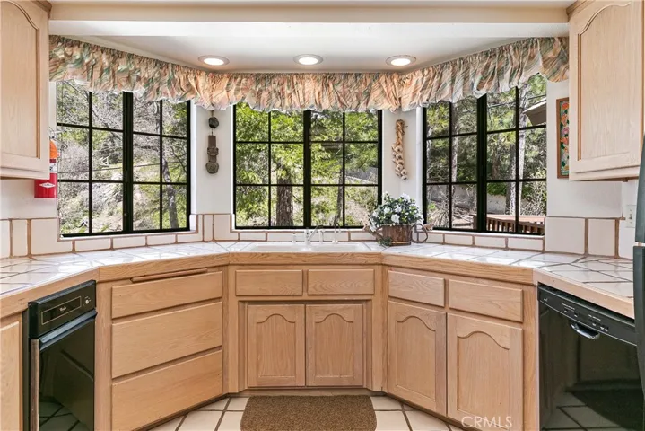 27391 Alpen Drive, Lake Arrowhead, California 92352