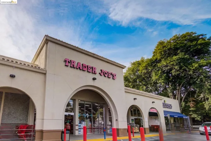 5460 Locksley Ave, Oakland, California 94618