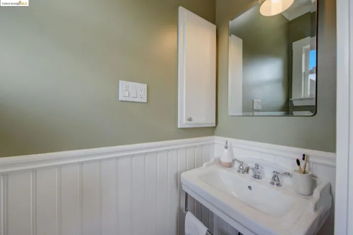 5460 Locksley Ave, Oakland, California 94618