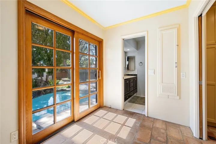 Breakfast nook.