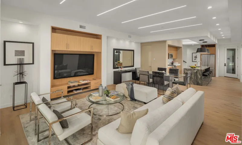 1542 N Hoover Street, Los Angeles, California 90027