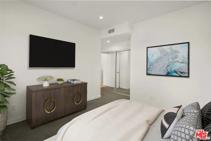1542 N Hoover Street, Los Angeles, California 90027
