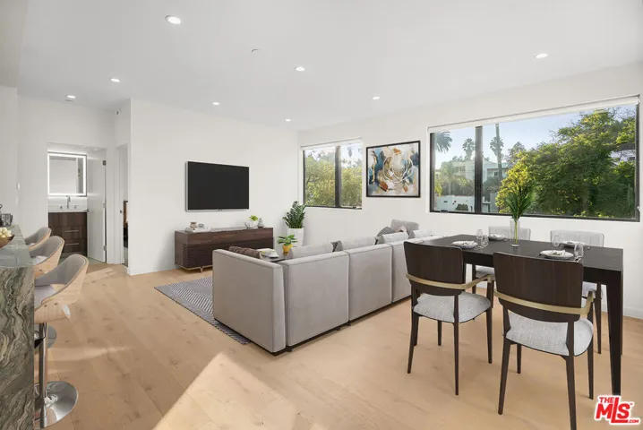 1542 N Hoover Street, Los Angeles, California 90027