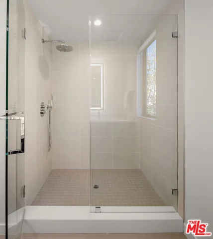 1542 N Hoover Street, Los Angeles, California 90027